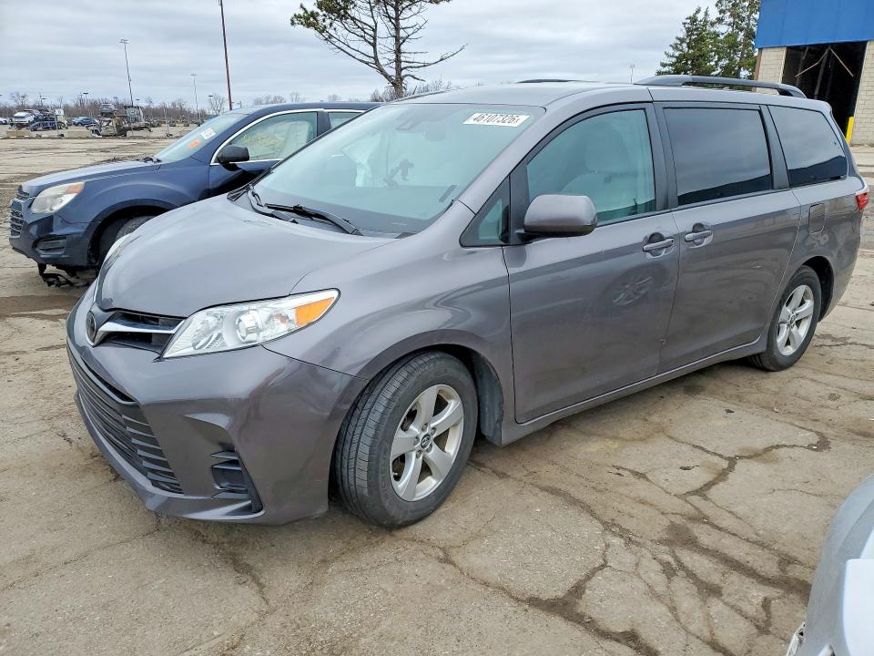 2018 TOYOTA SIENNA — VIN 5TDKZ3DC0JS906765