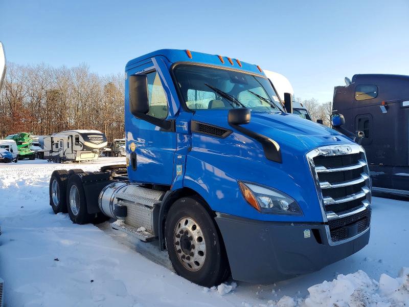 2022 FREIGHTLINER CASCADIA 1 — VIN 3AKJHTDV3NSMZ3857