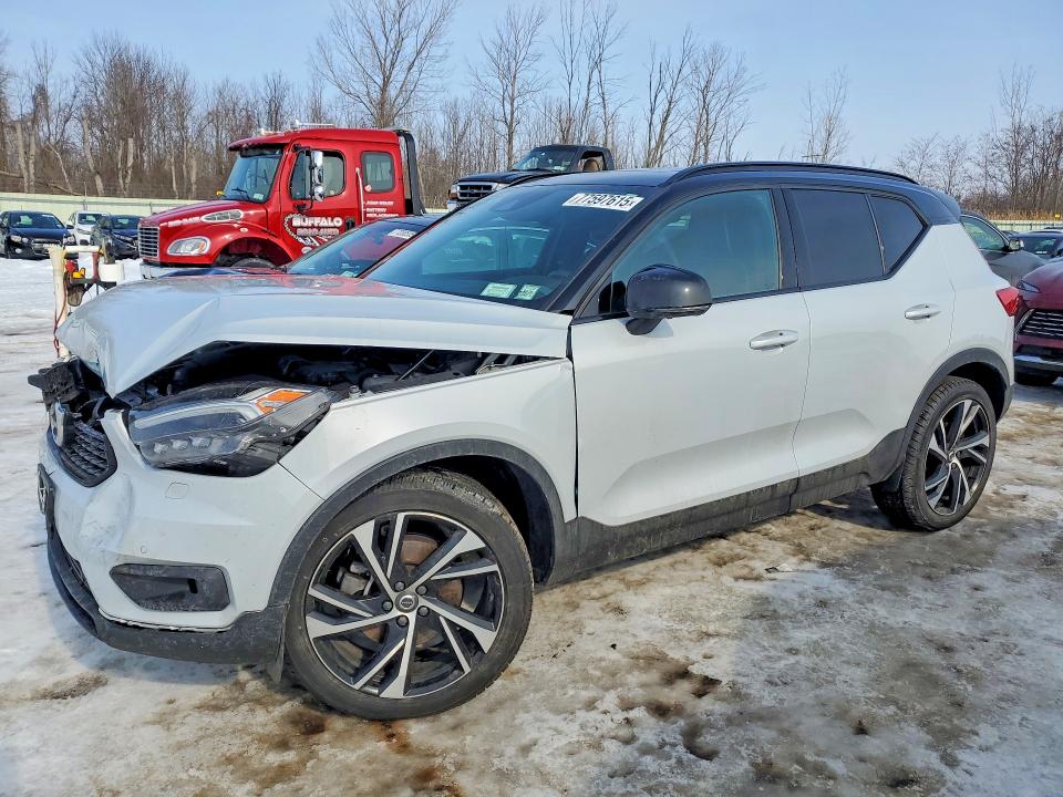 2020 VOLVO XC40 — VIN YV4162UM6L2237965