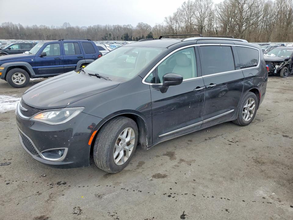 2017 CHRYSLER PACIFICA T — VIN 2C4RC1EG4HR643995