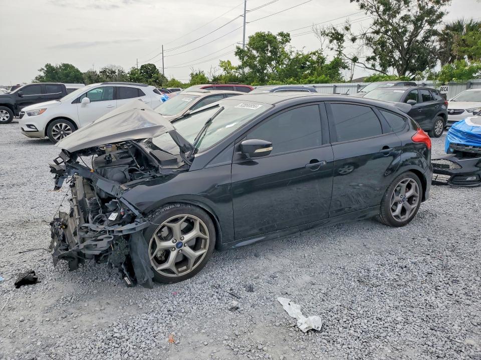 2015 FORD FOCUS — VIN 1FADP3L90FL366269