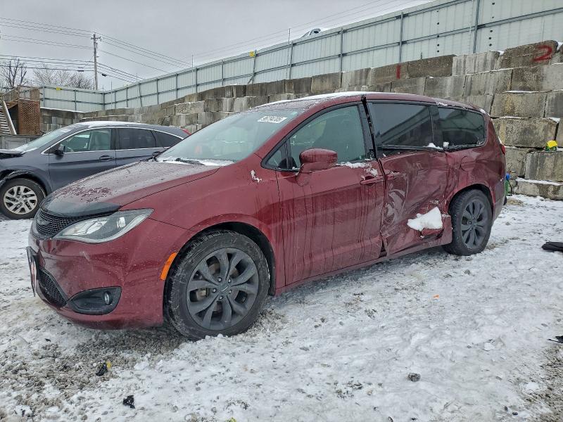 2018 CHRYSLER PACIFICA T — VIN 2C4RC1FG8JR188878