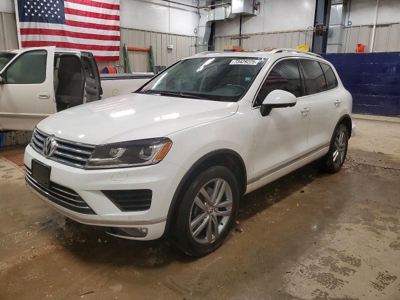 2015 VOLKSWAGEN TOUAREG V6 — VIN WVGEF9BP9FD007206