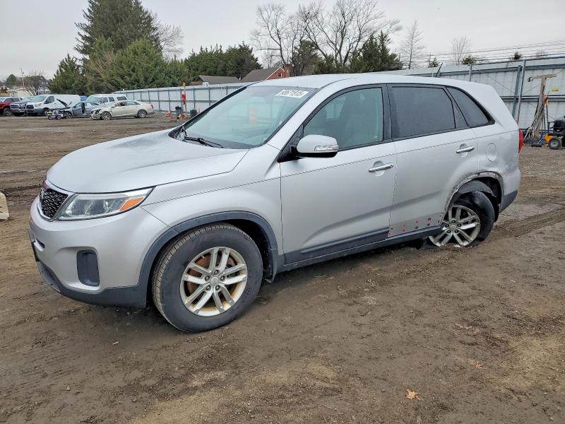 2015 KIA SORENTO LX — VIN 5XYKT3A68FG613393