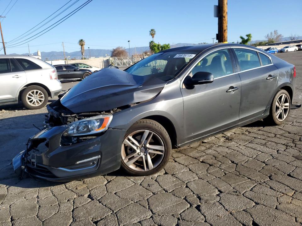 2015 VOLVO S60 — VIN YV126MFK5F1368792