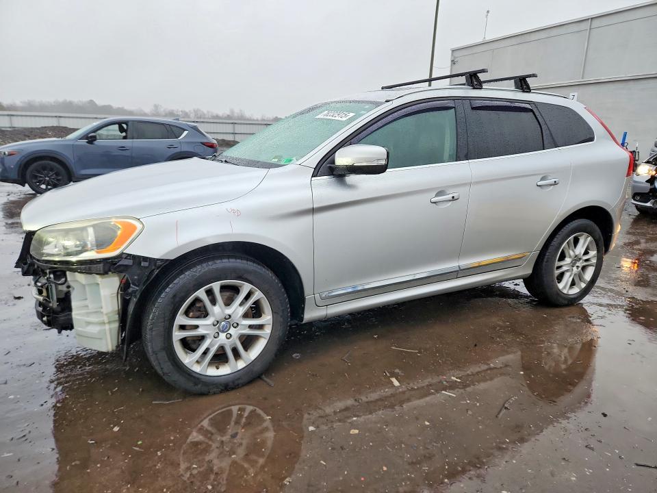 2015 VOLVO XC60 — VIN YV4612RK9F2682054