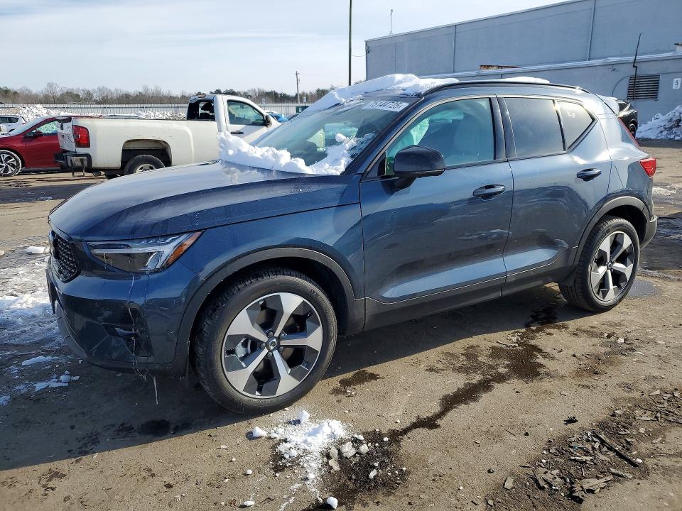 2026 VOLVO XC40 — VIN YV4K92UC1T2736157