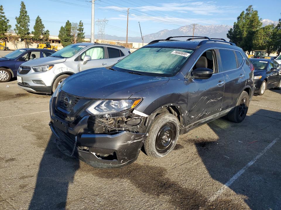 2018 NISSAN ROGUE — VIN 5N1AT2MT0JC732300