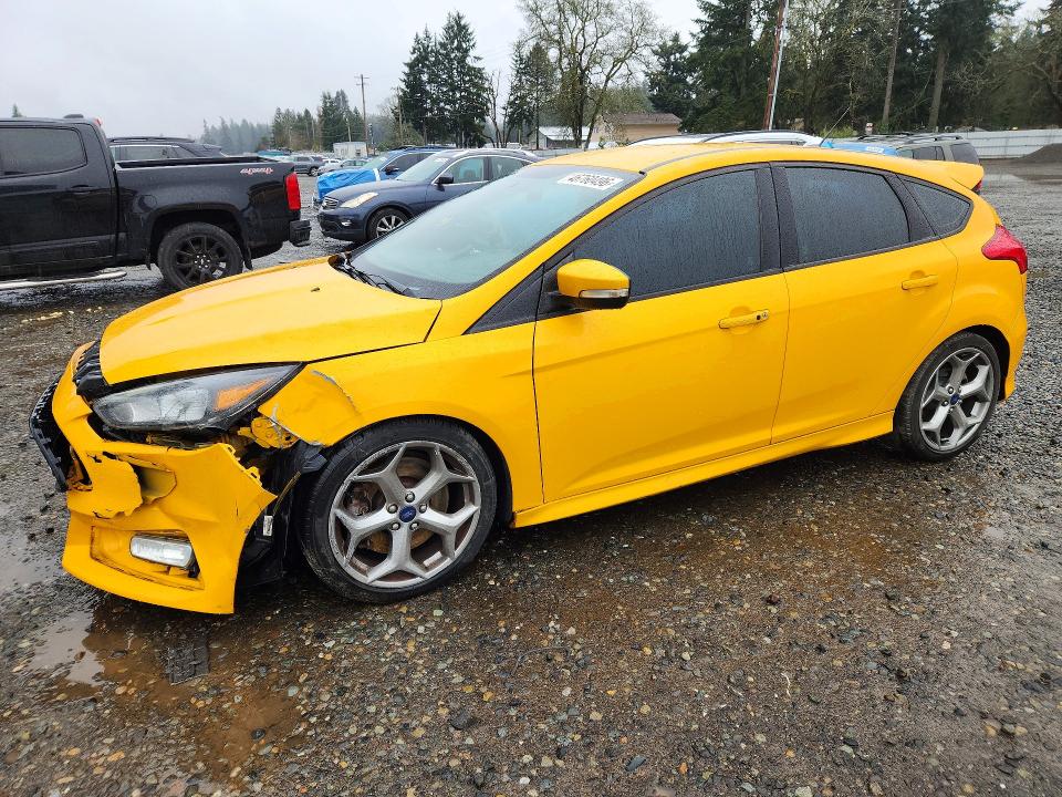 2015 FORD FOCUS — VIN 1FADP3L98FL246395