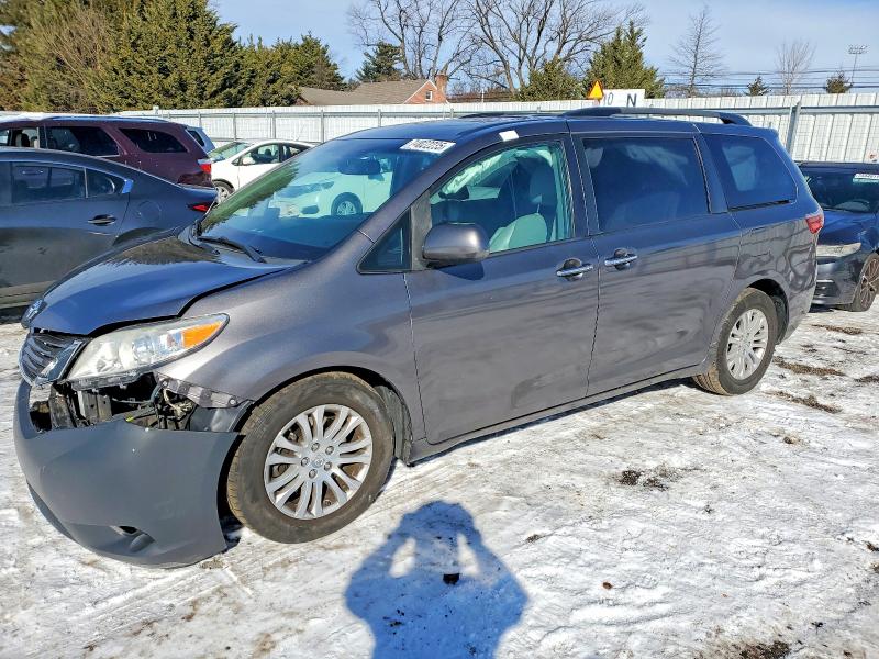 2017 TOYOTA SIENNA — VIN 5TDYZ3DC8HS878461