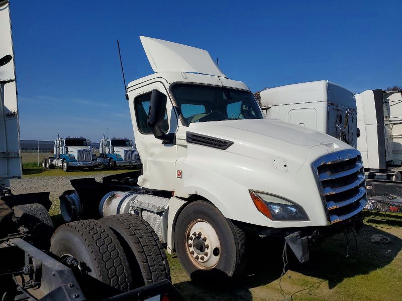 2019 FREIGHTLINER CASCADIA 1 — VIN 3AKBHKDV3KSKE0334
