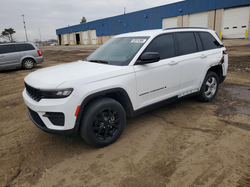2024 JEEP GRAND CHEROKEE — VIN 1C4RJHAG3RC702033