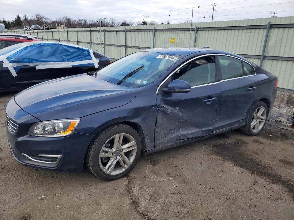 2015 VOLVO S60 — VIN YV140MFC2F1307323