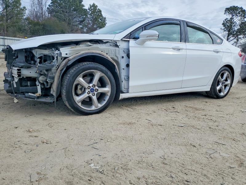 2015 FORD FUSION SE — VIN 3FA6P0H92FR239234