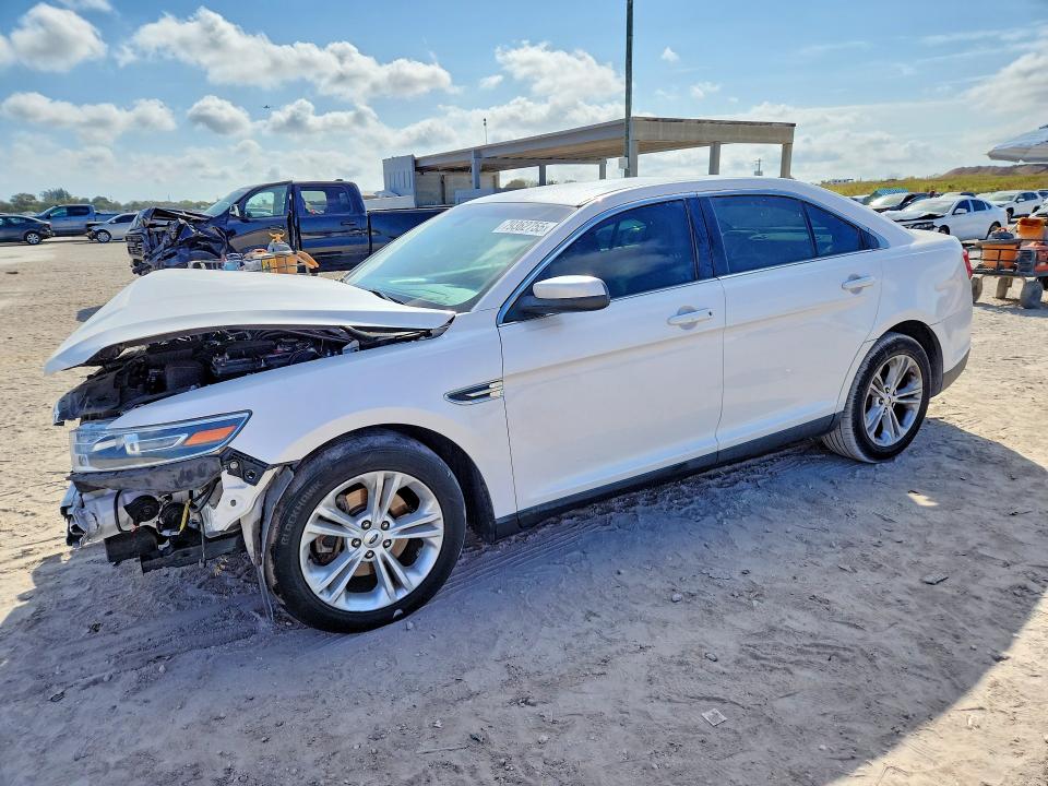 2018 FORD TAURUS — VIN 1FAHP2E8XJG134327