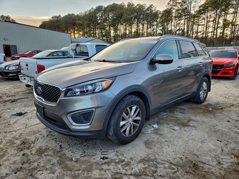 2016 KIA SORENTO LX — VIN 5XYPGDA50GG141893
