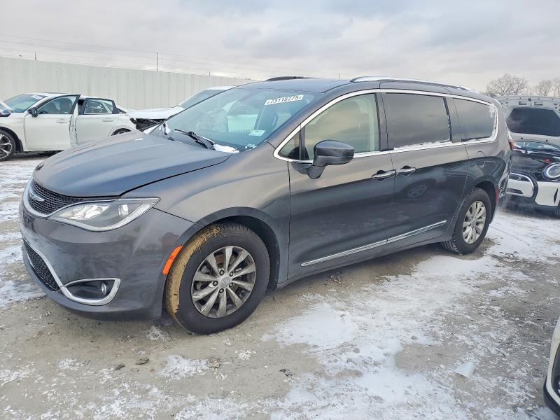 2018 CHRYSLER PACIFICA T — VIN 2C4RC1EG3JR333570