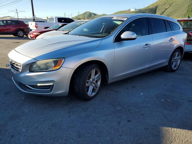 2015 VOLVO V60 — VIN YV1612SB8F1201529