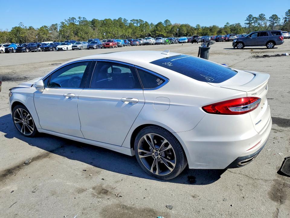 3FA6P0K9XKR144083