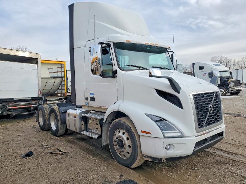 2020 VOLVO VNR — VIN 4V4WC9EG8LN266714