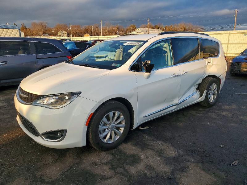 2017 CHRYSLER PACIFICA T — VIN 2C4RC1BG3HR533928