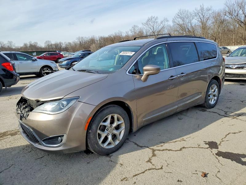 2017 CHRYSLER PACIFICA T — VIN 2C4RC1BG5HR810370