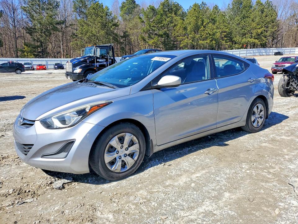 2016 HYUNDAI ELANTRA — VIN 5NPDH4AE7GH717956