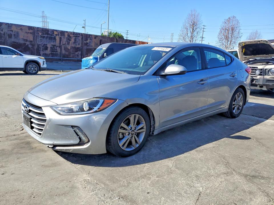 2017 HYUNDAI ELANTRA SE — VIN 5NPD84LF3HH180123