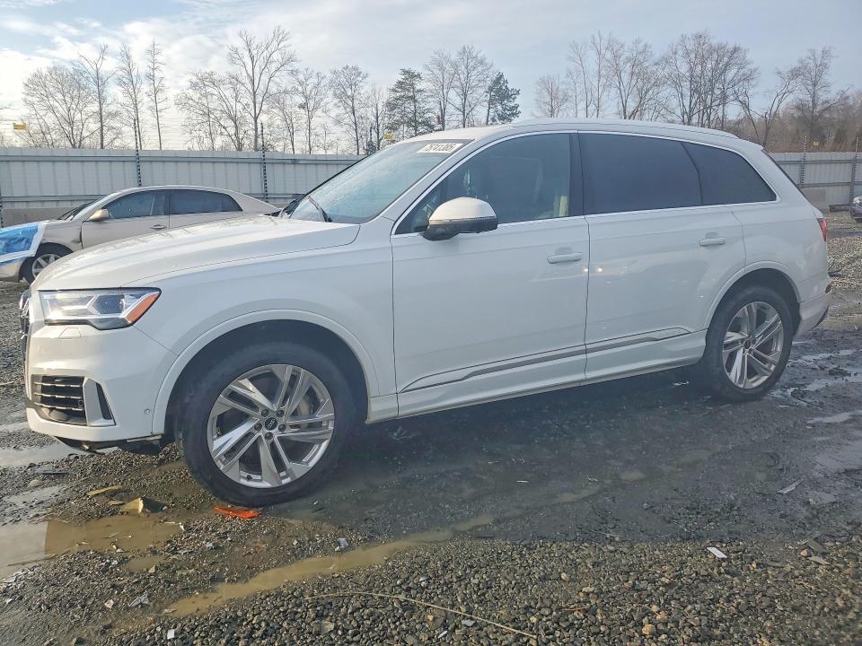2021 AUDI Q7 — VIN WA1LXAF70MD016419