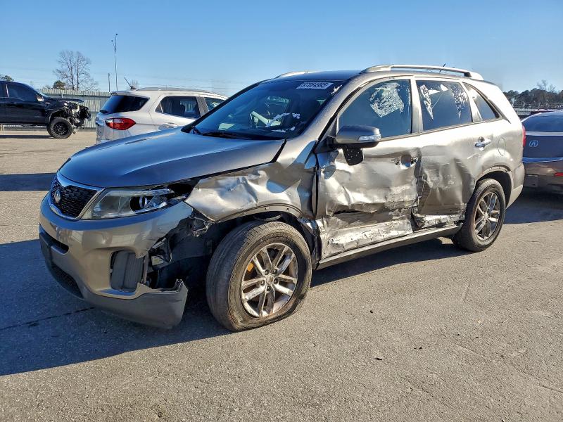 2015 KIA SORENTO LX — VIN 5XYKTDA71FG646136