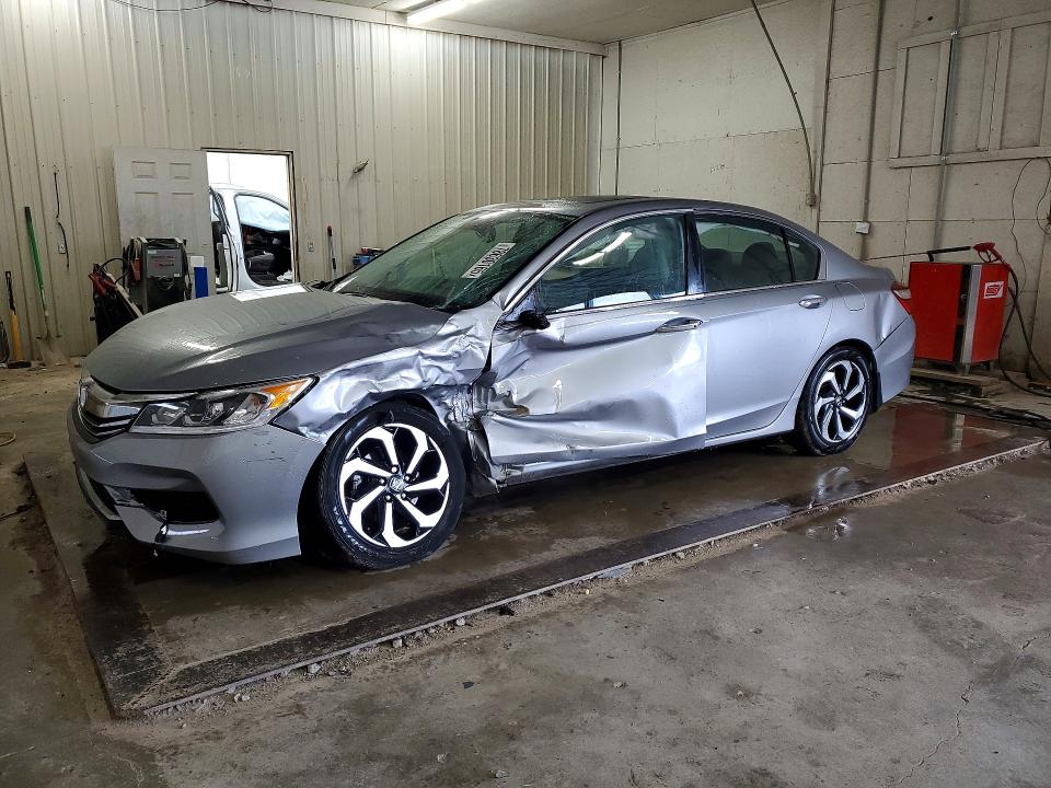2017 HONDA ACCORD — VIN 1HGCR2F92HA262159