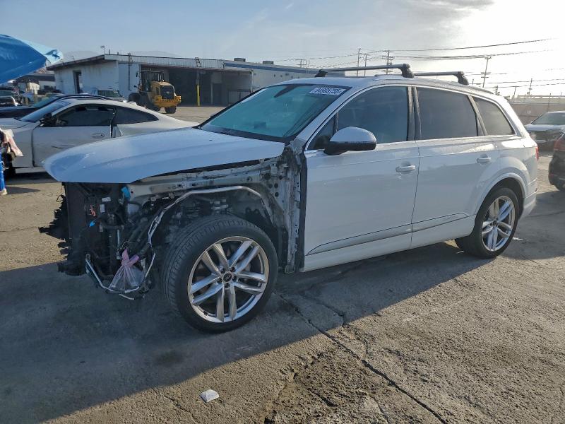 2017 AUDI Q7 — VIN WA1VAAF79HD025717