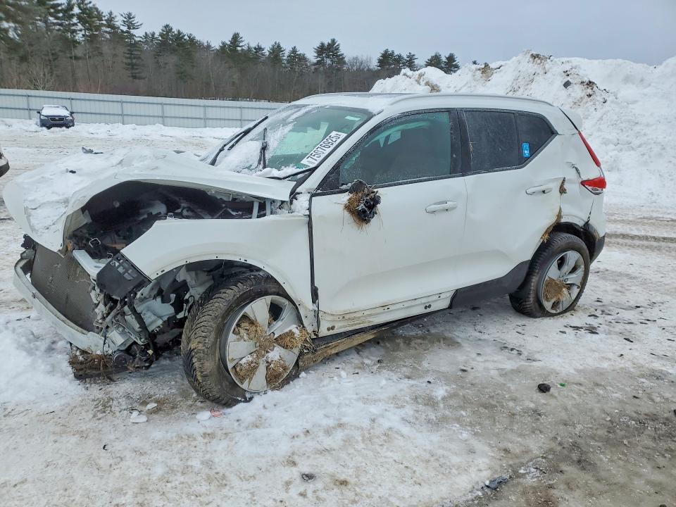2019 VOLVO XC40 — VIN YV4162UK8K2070747