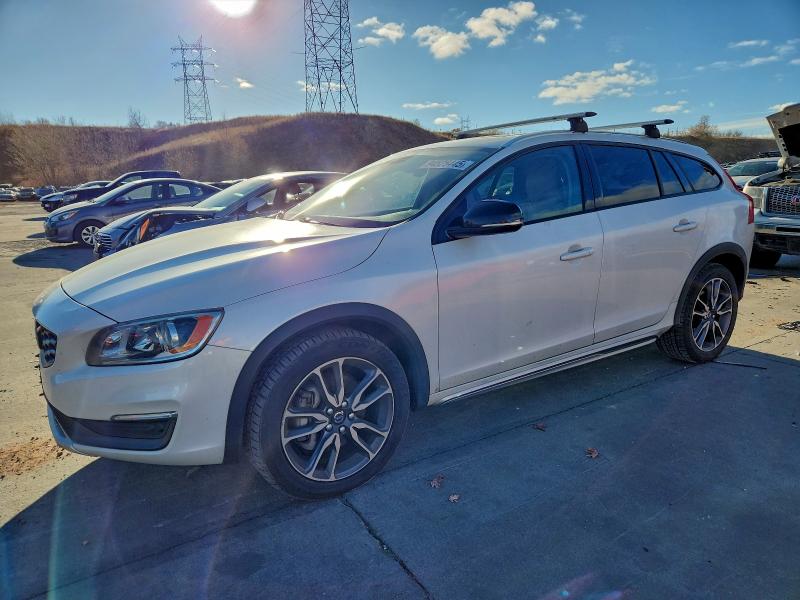 2015 VOLVO V60 CROSS — VIN YV4612HK5F1000942