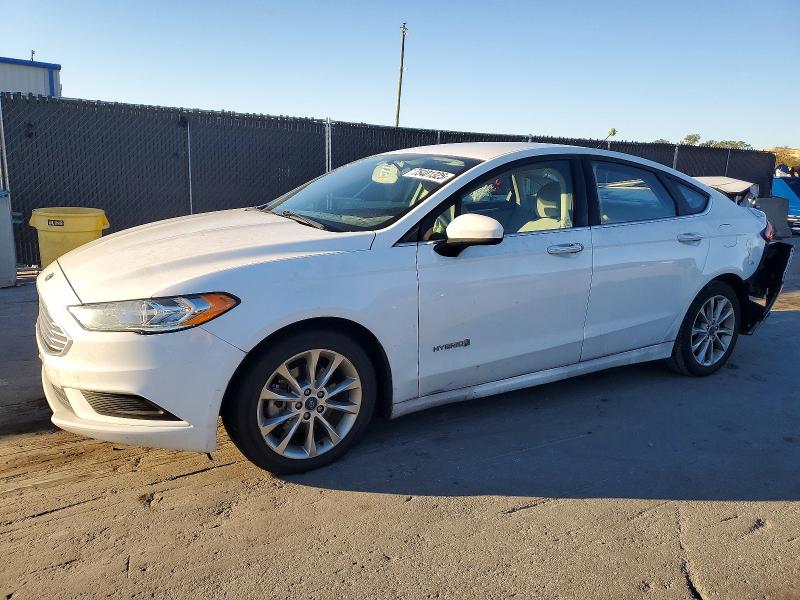 2017 FORD FUSION SE — VIN 3FA6P0LU8HR121770
