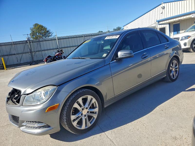 2013 MERCEDES-BENZ C 250 — VIN WDDGF4HB8DA860390