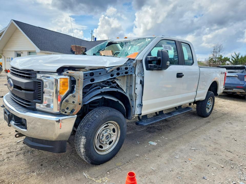 2017 FORD F250 — VIN 1FT7X2B63HEE62235