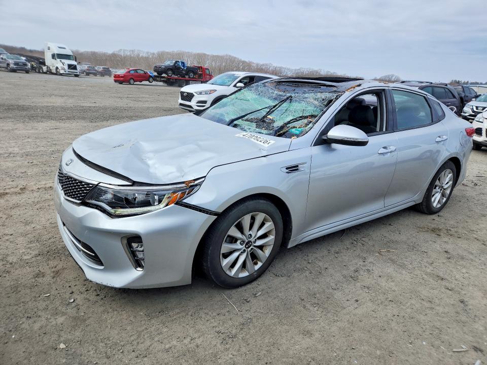 2018 KIA OPTIMA — VIN 5XXGU4L35JG212411