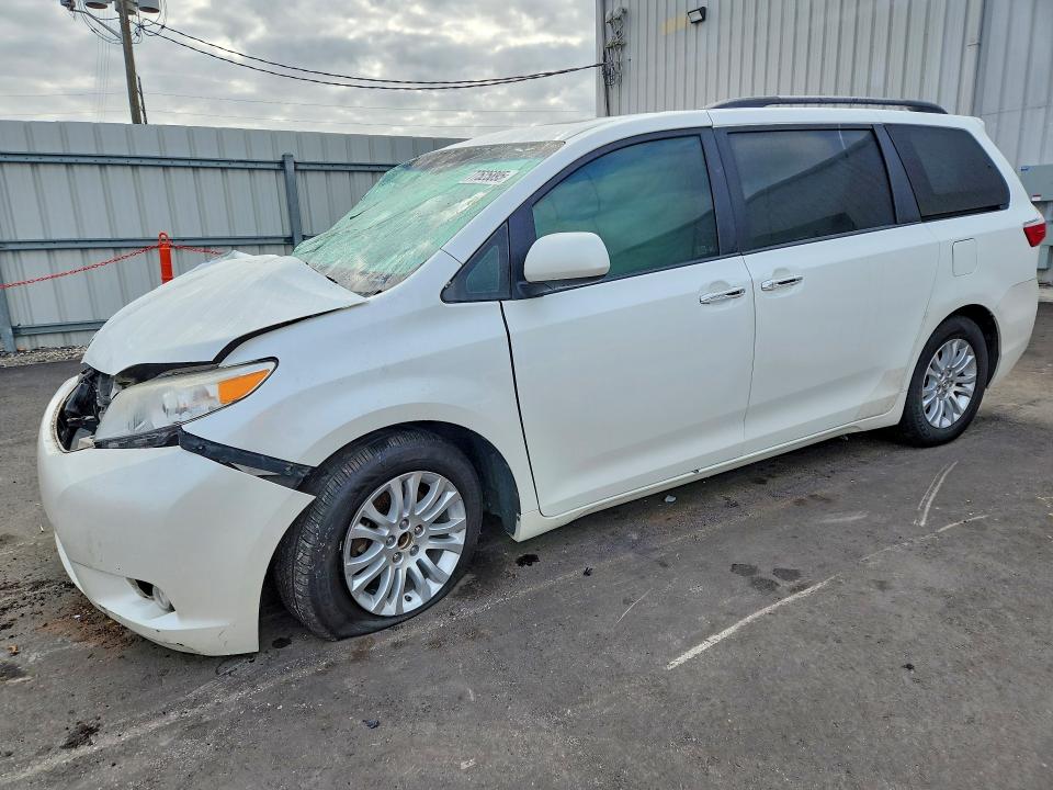 2015 TOYOTA SIENNA — VIN 5TDYK3DC1FS537792