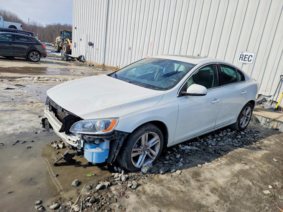 2015 VOLVO S60 — VIN YV126MFB3F2305457