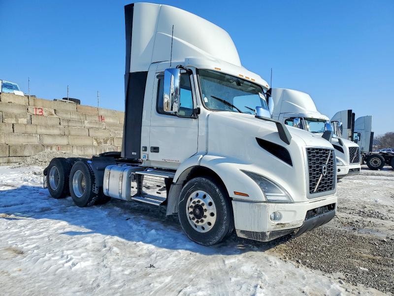 2020 VOLVO VNR — VIN 4V4WC9EG1LN266697