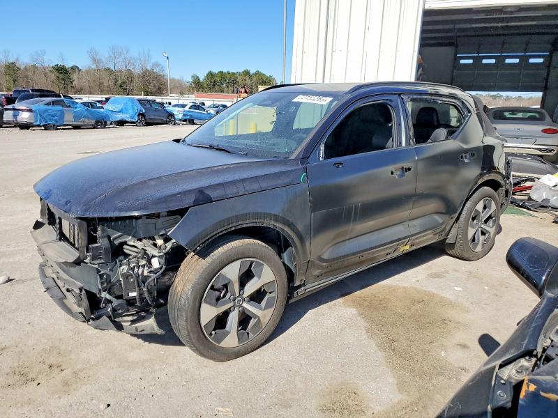 2024 VOLVO XC40 — VIN YV4L12UK9R2211925