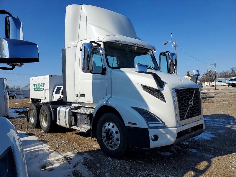 2020 VOLVO VNR — VIN 4V4WC9EG4LN266693