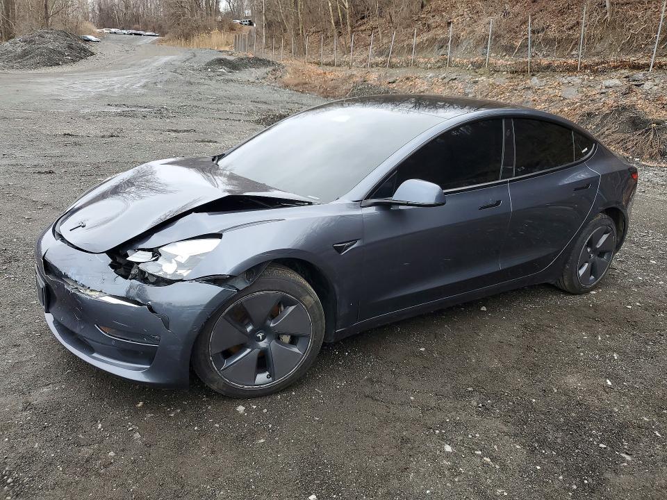 2022 TESLA MODEL 3 — VIN 5YJ3E1EB5NF349811