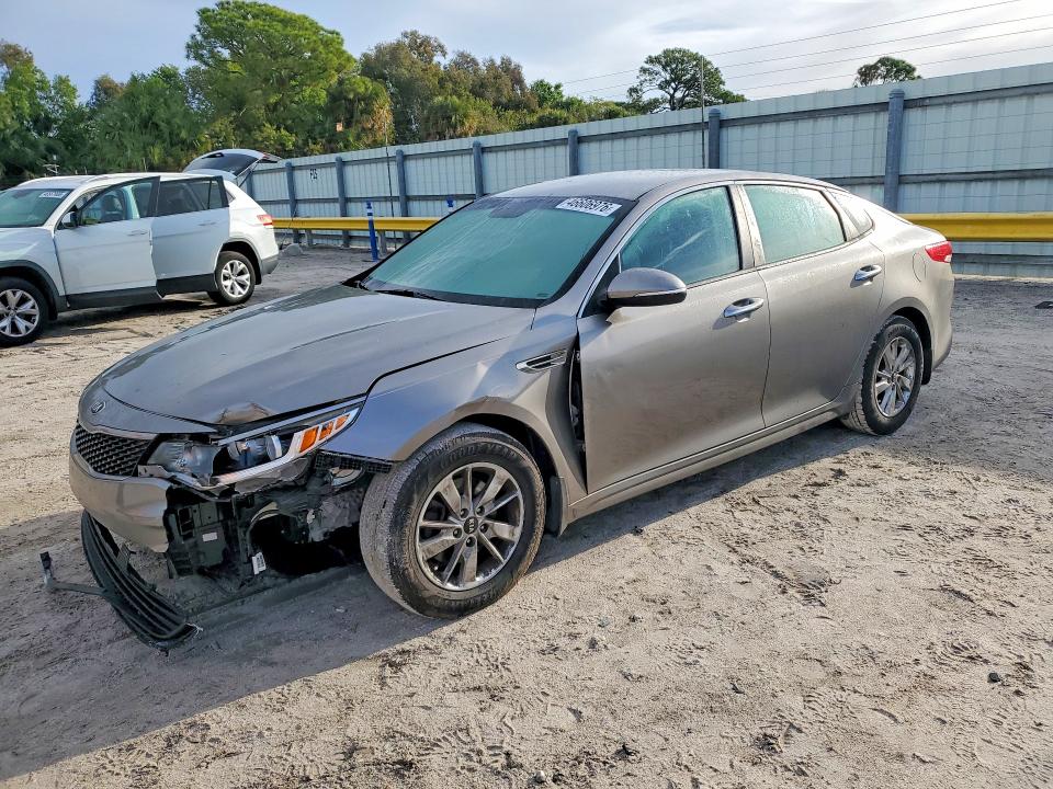 2017 KIA OPTIMA — VIN 5XXGT4L32HG144842