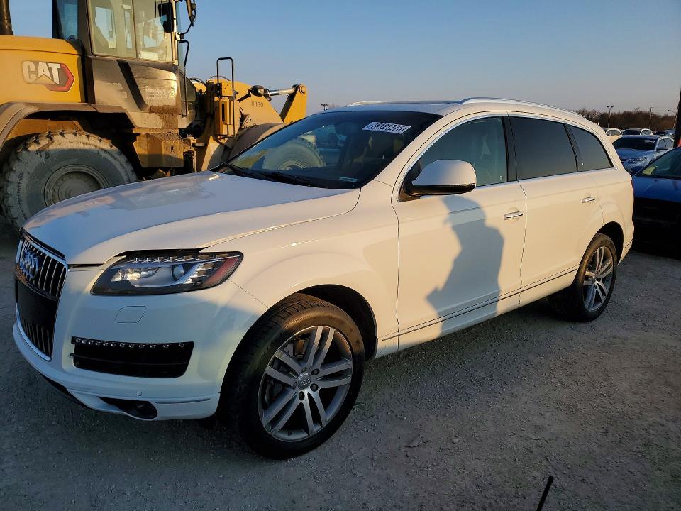 2015 AUDI Q7 — VIN WA1CGAFE2FD026516