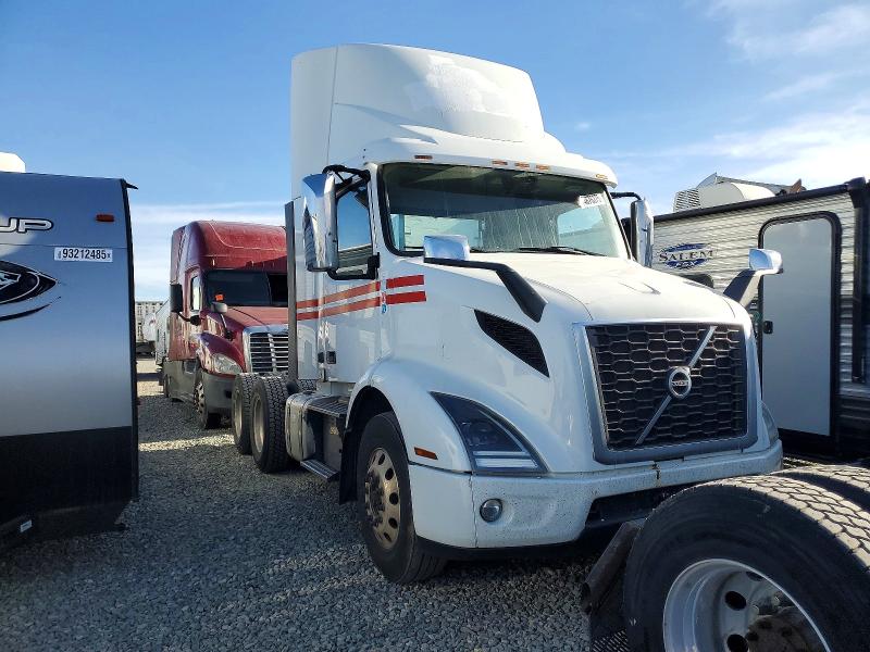 2020 VOLVO VNR — VIN 4V4WC9EG1LN266649