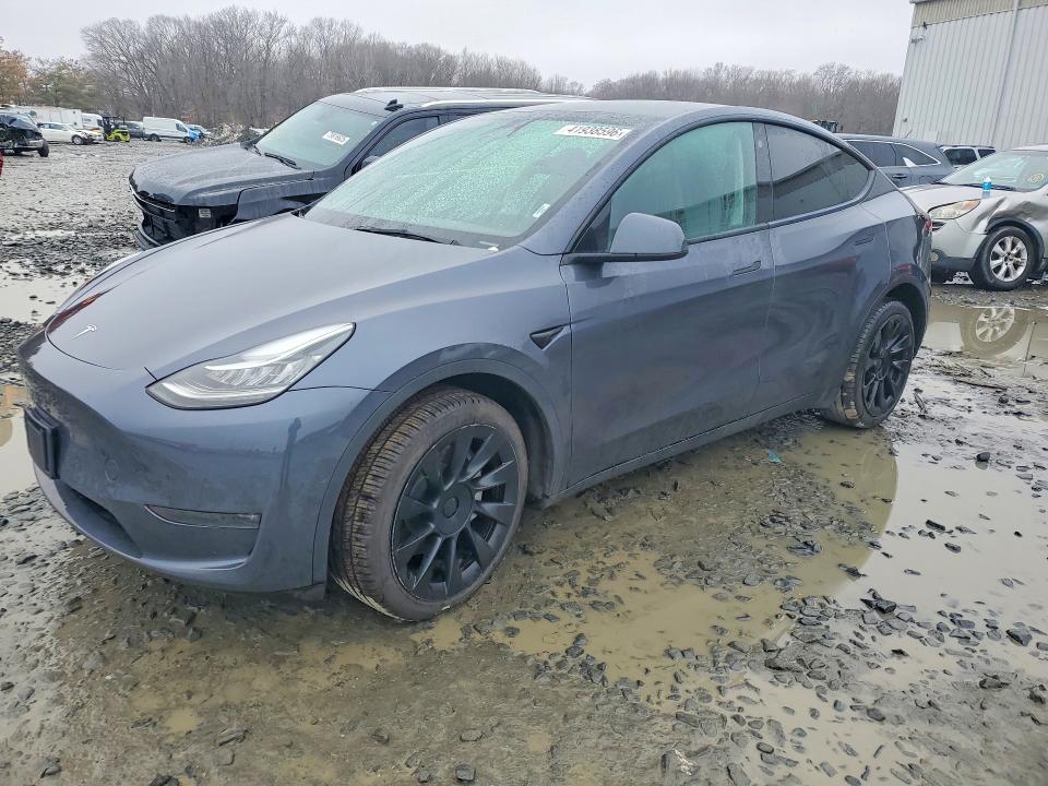 2022 TESLA MODEL Y — VIN 7SAYGDEE5NA009120