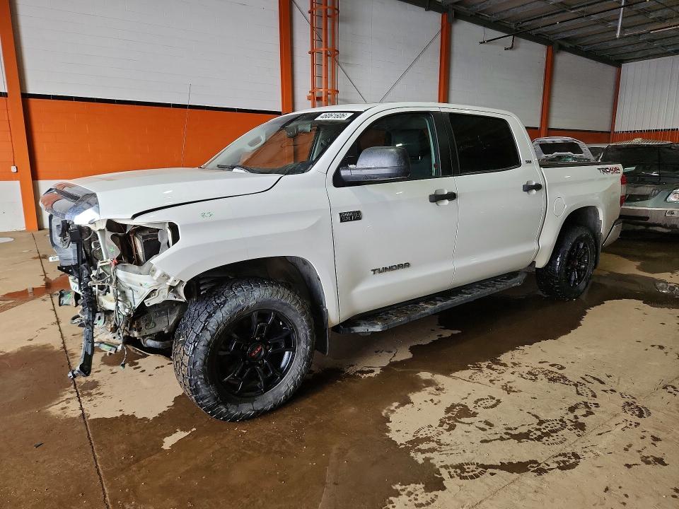 2016 TOYOTA TUNDRA SR5 V8 CREWMA — VIN 5TFDY5F15GX495563