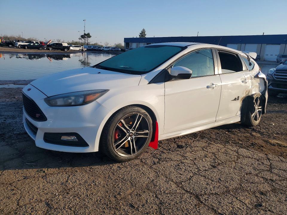 2015 FORD FOCUS — VIN 1FADP3L92FL314545